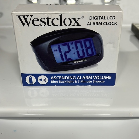 Westcloz Digital LCD Alarm Clock - Picture 1 of 4